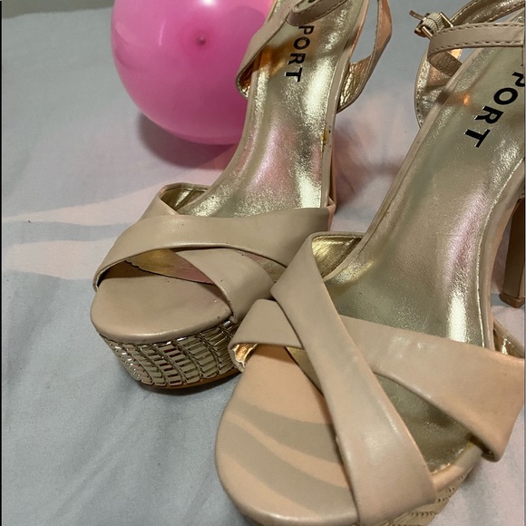 Report Heels - Picture 2 of 2